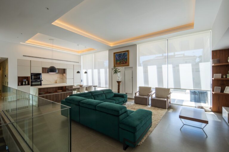 Cocinas integradas en el salón: interiorismo para crear espacios que comparten un mismo lenguaje